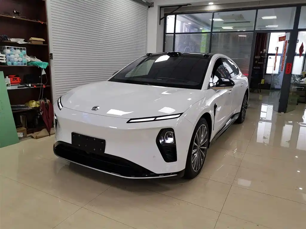 Модель Nio ET9 2025 мощностью 102 кВт*ч