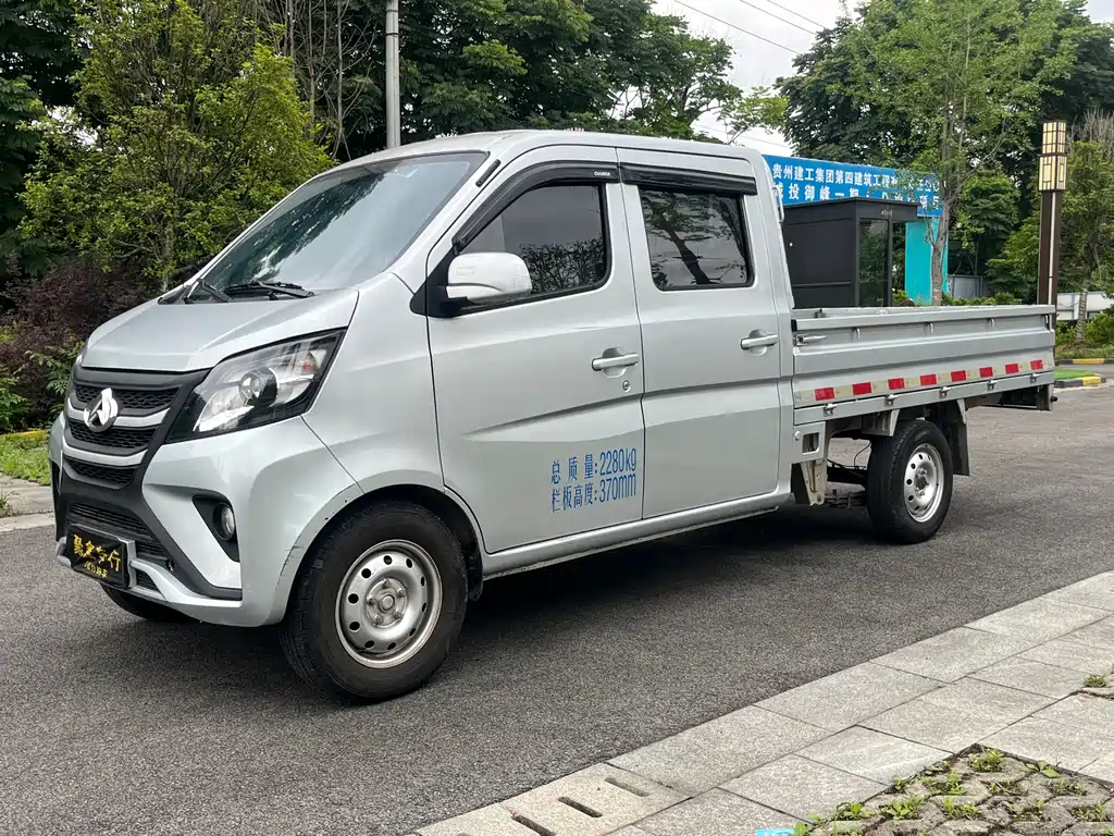 Двухрядный 2,55-метровый грузовик класса люкс Changan Xingka 2023 1,5-литровый GDI