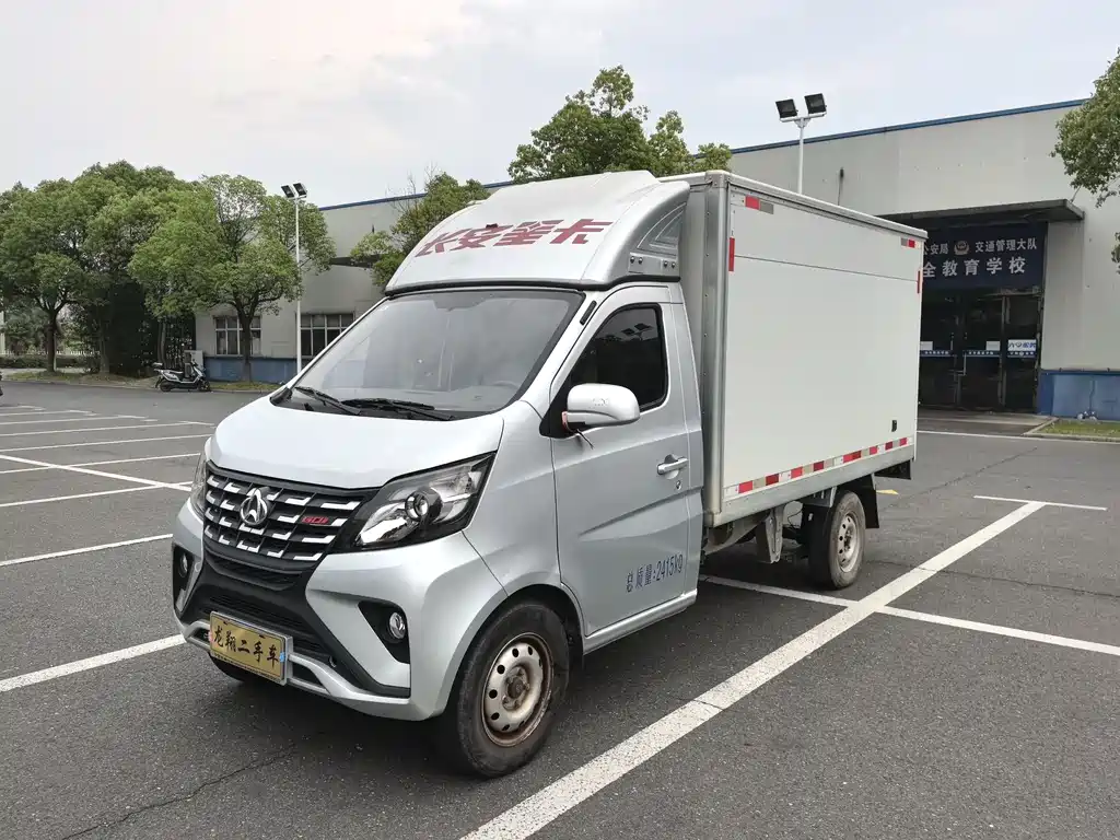 Changan Xingka 2023 1,5-литровый GDI однорядный 3,06-метровый композитный бортовой грузовой автомобиль стандартного типа