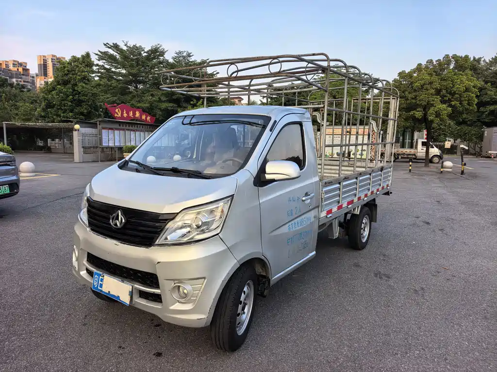 Базовый однорядный грузовик Changan Xingka 2020 объемом 1,5 л DAM15KR