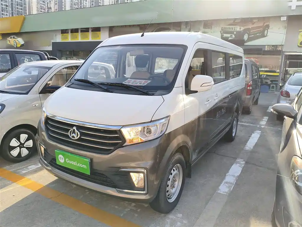 Комфортабельный 5-7-местный автобус Cross Star V5 2022 объемом 1,5 л JL473QH