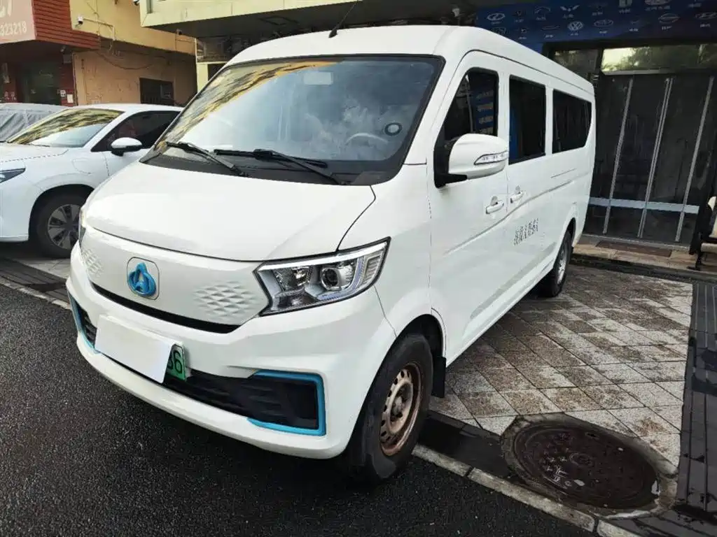 Роскошный 6-местный автомобиль Cross Star V7 EV 2024 протяженностью 251 км с открытой дверью