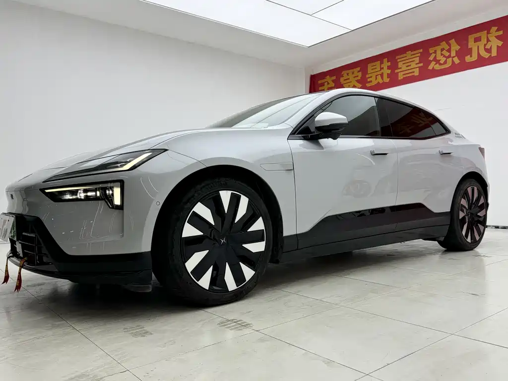 Polestar 4 2023 single motor standard battery life PLUS