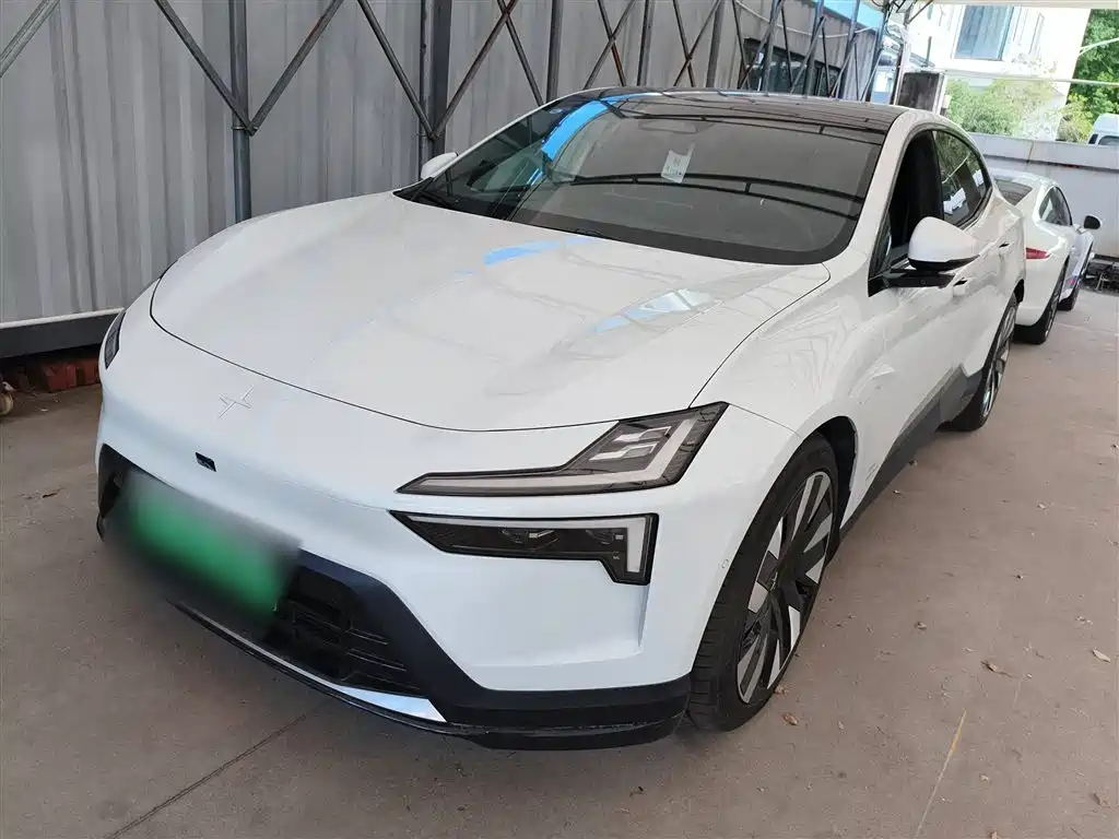 Polestar 4 2024 с двумя двигателями и длительным временем автономной работы, а также версия с подключением к системе dual star