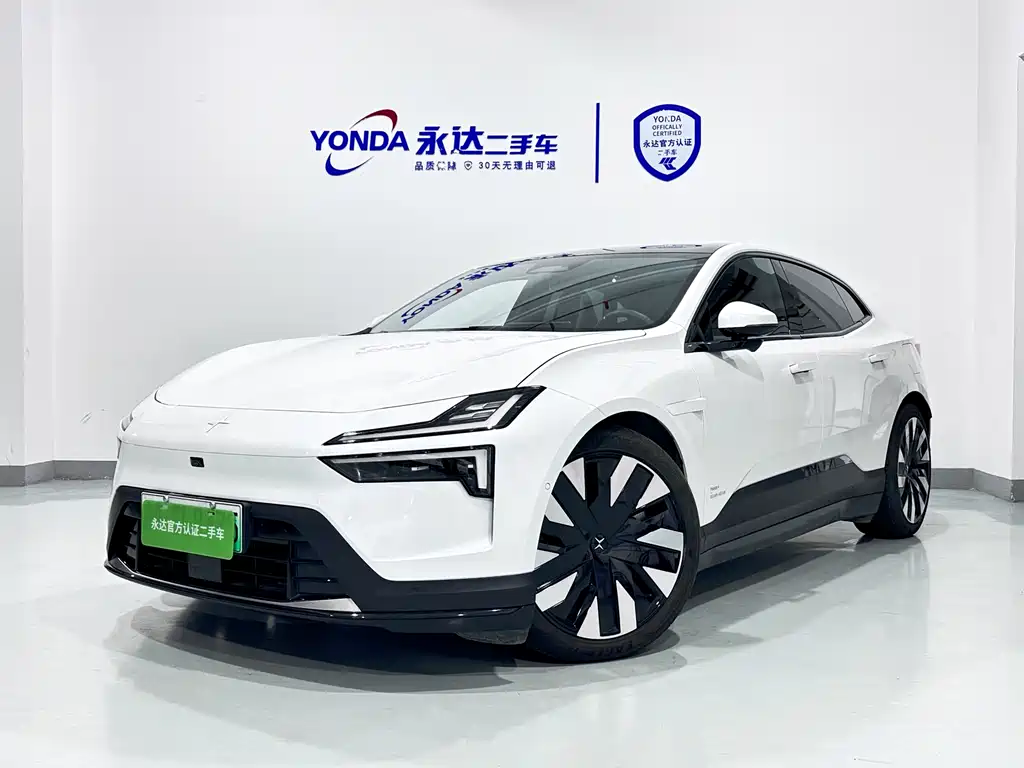 Polestar 4 2024 с двумя двигателями и длительным временем автономной работы, а также версия с подключением к системе dual-star
