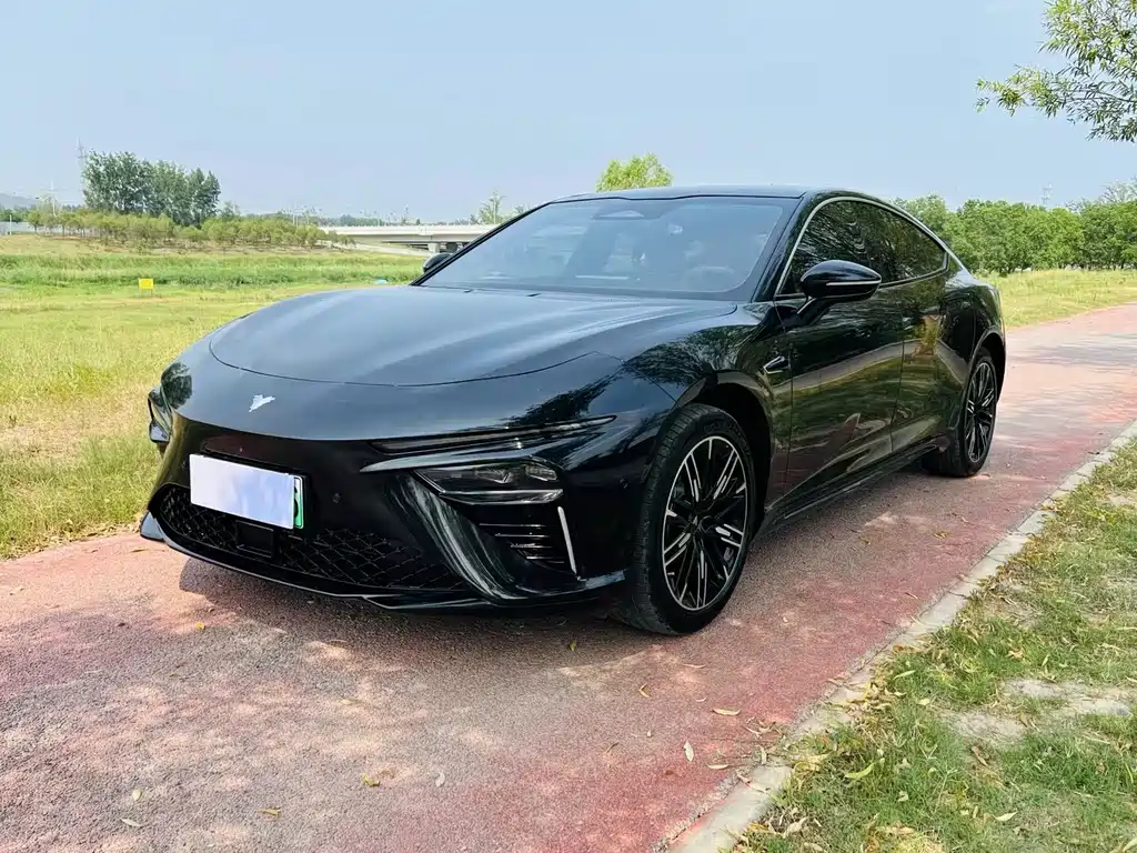 Версия Nezha S 2022 с увеличенной дальностью хода 1160 км версия со средним задним приводом