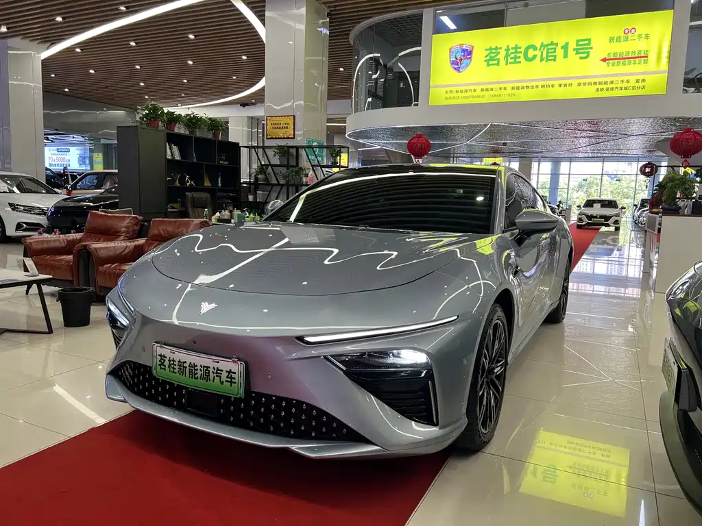 Версия Nezha S 2022 с увеличенной дальностью хода 1160 км, заднеприводная малолитражка
