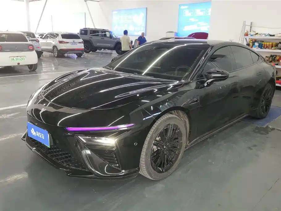 Версия Nezha S 2022 с увеличенной дальностью хода 1160 км, заднеприводная малолитражка