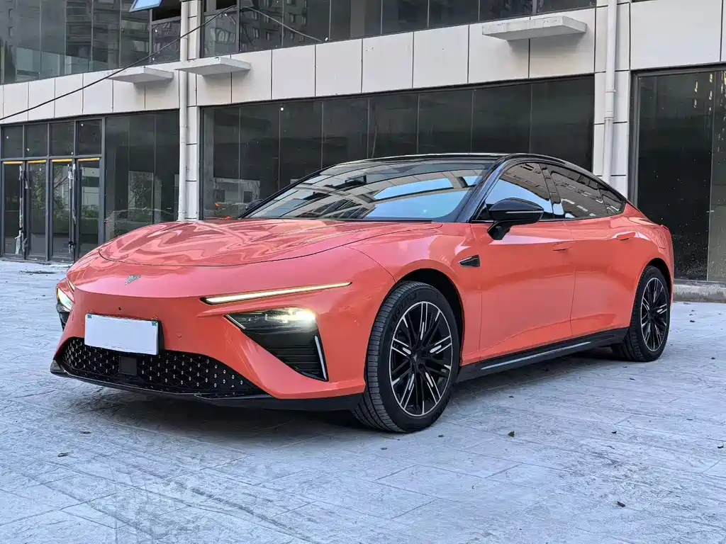 Версия Nezha S 2022 с увеличенной дальностью хода 1160 км версия со средним задним приводом