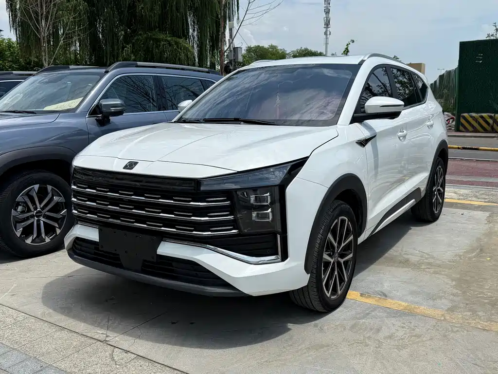 Sihao X8 PLUS 2023 года выпуска, модель 1.5 TGDI, серия DCT Zhizun, 7 мест
