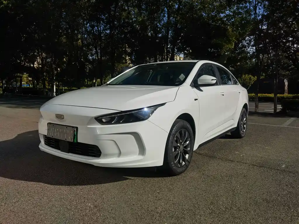 Geely Geometry A 2022 Pro в версии с пробегом 430 км