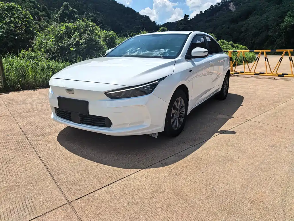 Geely Geometry A 2022 Pro в версии с пробегом 430 км