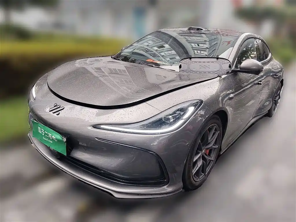 Версия Zhiji L6 2024 с максимальным сроком службы батареи