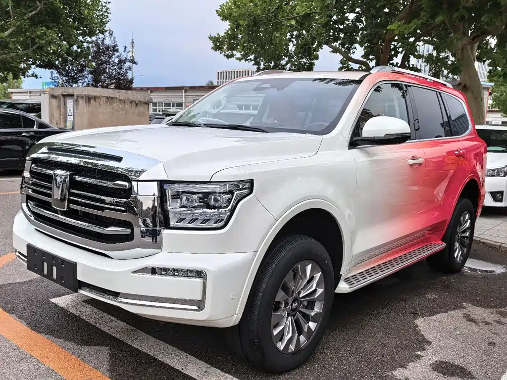 Бак 500 new Energy 2025 Hi4-Z должен быть красного цвета