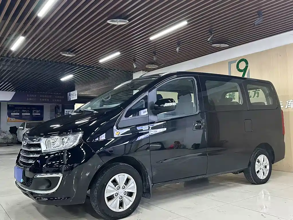 Комфортная версия Ruifeng M3 2023 объемом 1,8 л на 7/8 сидений
