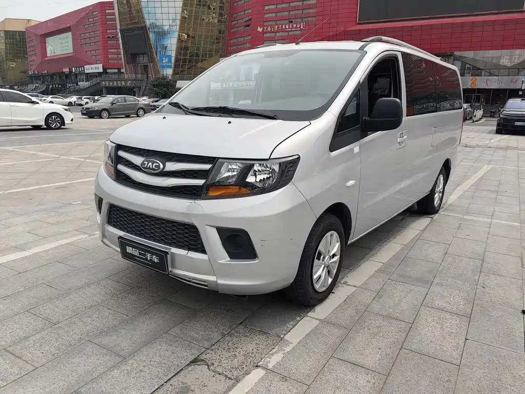 Стандартный 7-местный Ruifeng M3 2022 PLUS объемом 1,8 л