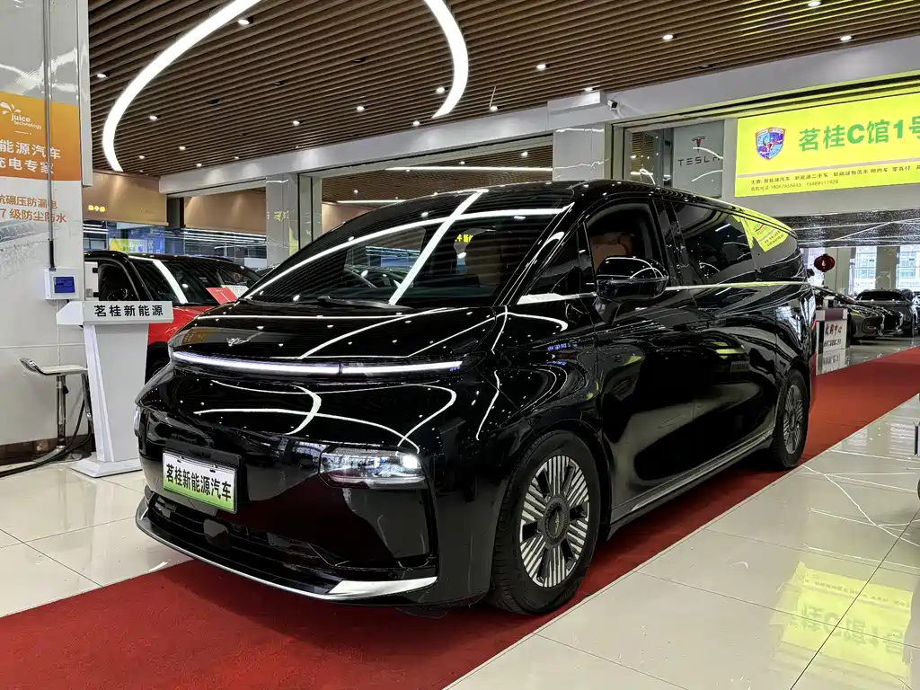 Yizhen L380 2024 6-местный полноприводный автомобиль Ultra с поворотом на 140 градусов