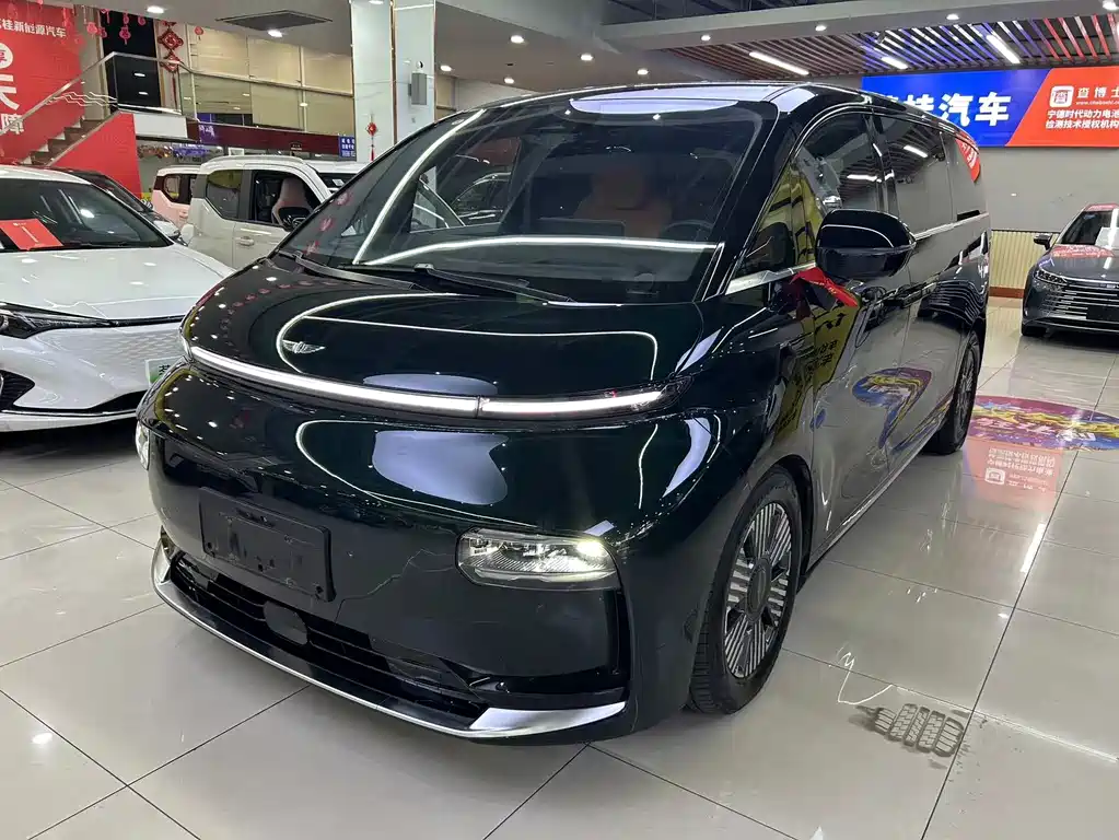 Yizhen L380 2024 6-местный полноприводный автомобиль Ultra с поворотом на 140 градусов