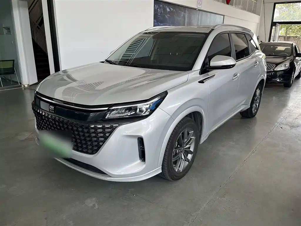 Синий электромобиль E5 2023 года выпуска, модель 1,5л DE-i, 100 км, тип Enjoy, 7 мест