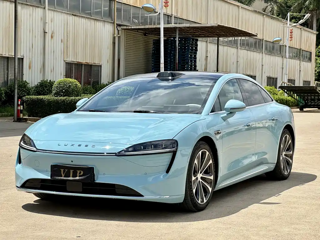Модель Zhijie S7 2025 макс. 855 км