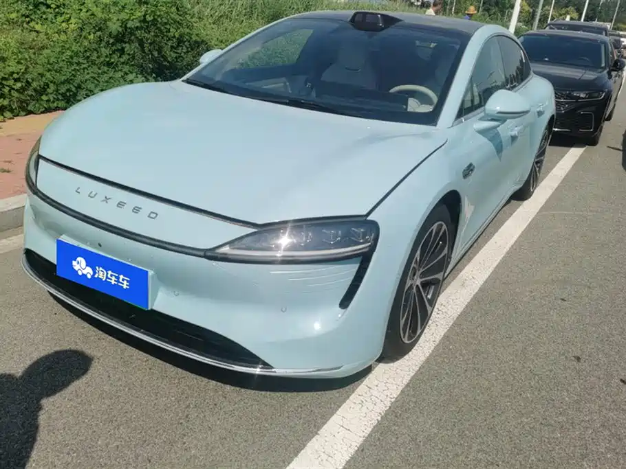 Модель Zhijie S7 2025 макс. 855 км