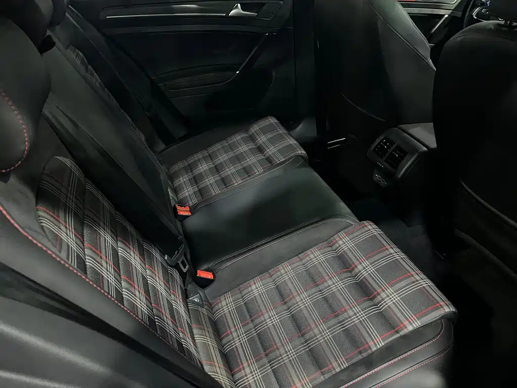 Golf GTI 2019 model 2.0 TSI GTI Country V