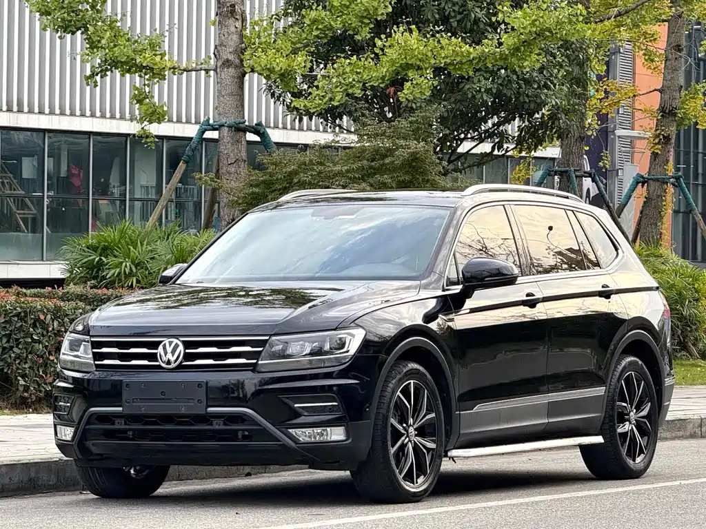 Tiguan L 2020 330TSI automatic two-wheel drive panoramic comfort version Country VI