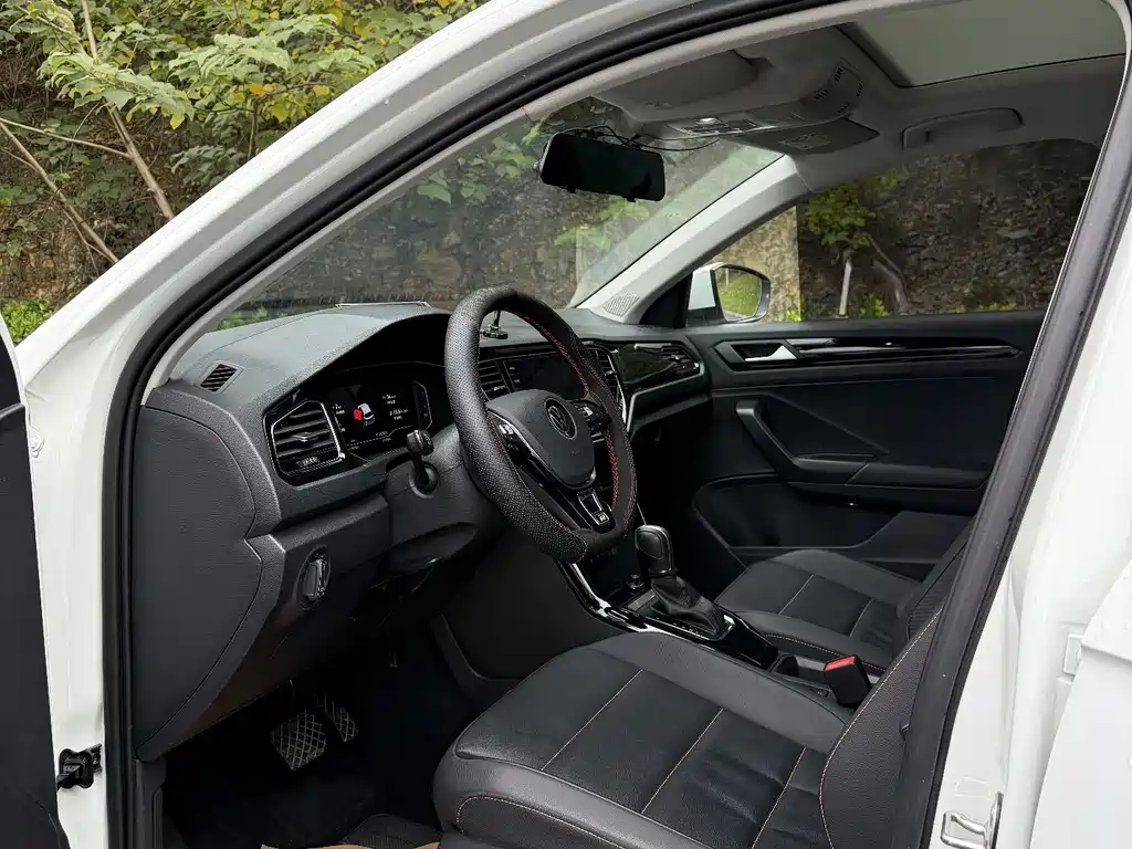 T-ROC Exploring Song 2021 280TSI DSG two-wheel drive Comfort Zhilian 30th Anniversary Edition