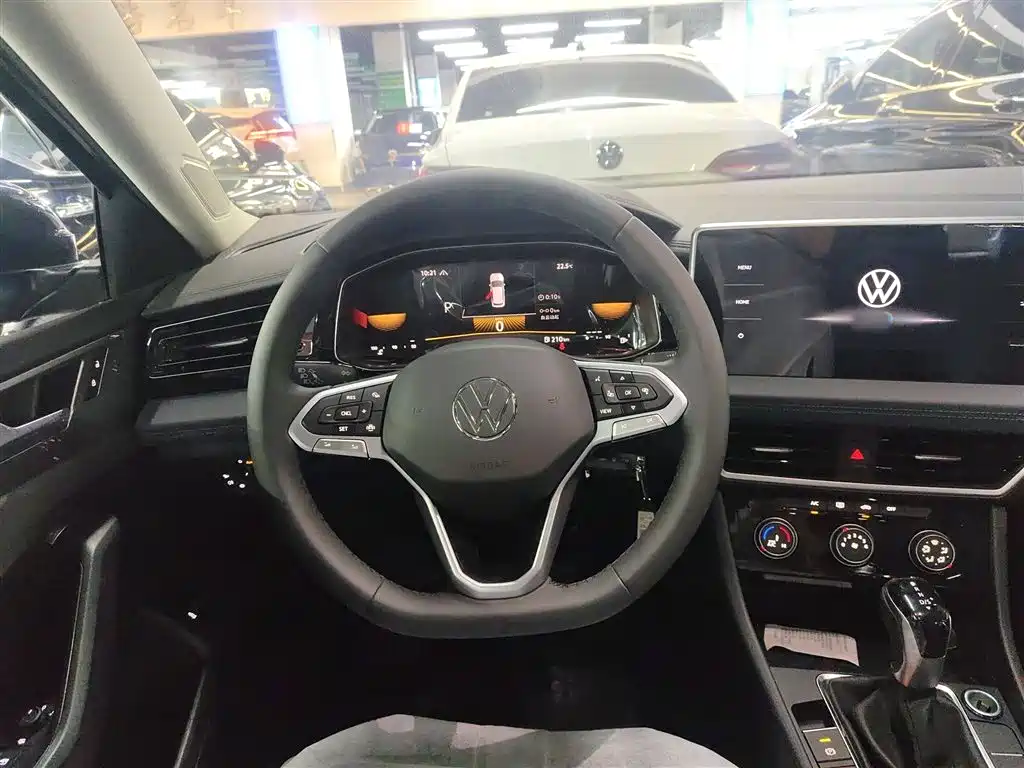 Sagitar 2023 300TSI DSG Flying Edition