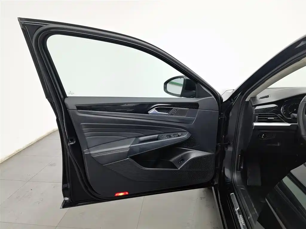 Passat 2023 facelift 330TSI Elite Edition