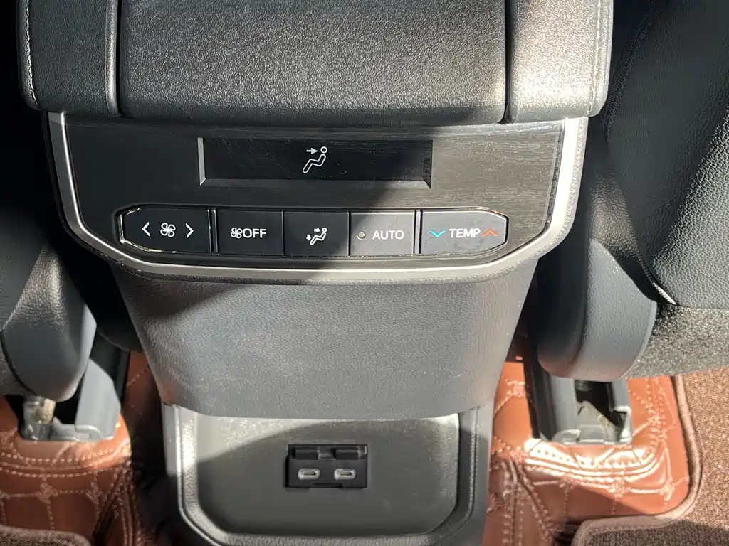 Highlander 2022 dual-engine 2.5L four-wheel drive premium edition 7-seater