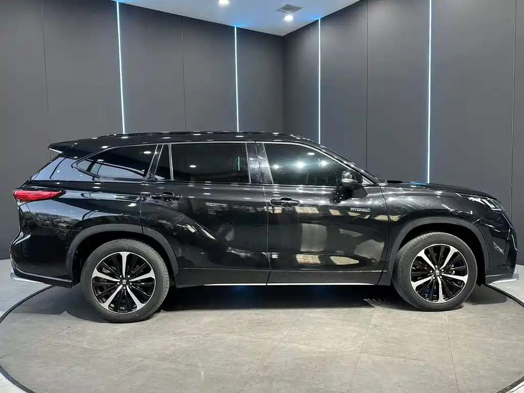 Crown Lufang 2022 2.5L HEV Four-wheel drive Deluxe Edition