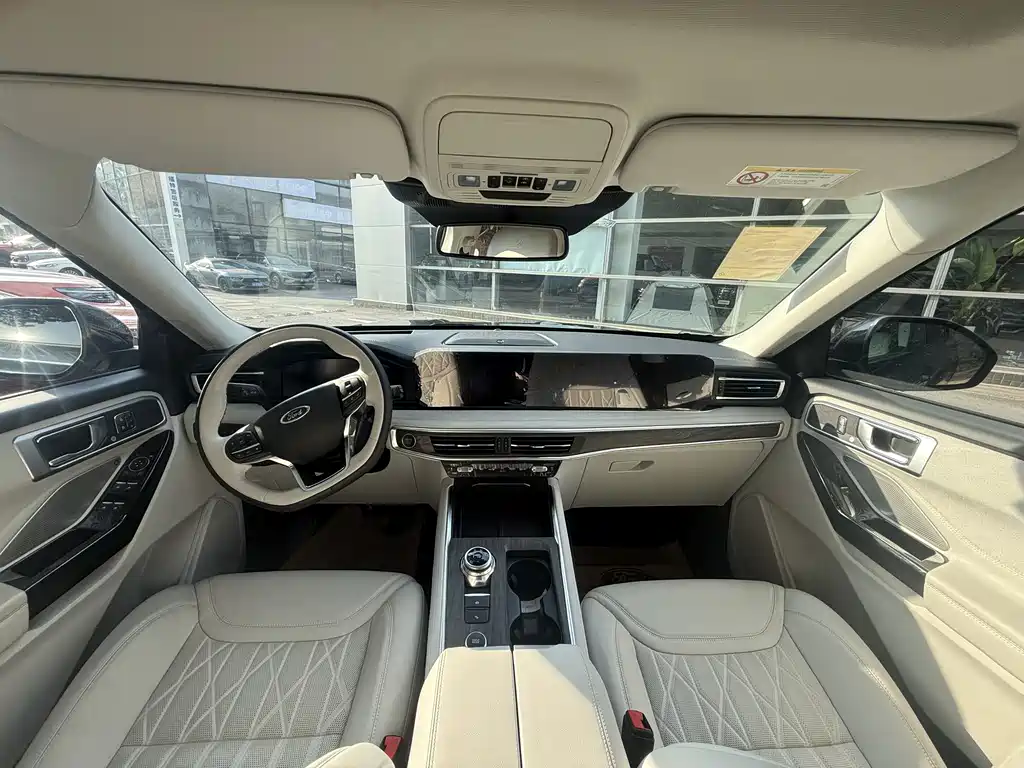 Explorer 2024 2.3T EcoBoost Red Gold Version 6 Seats