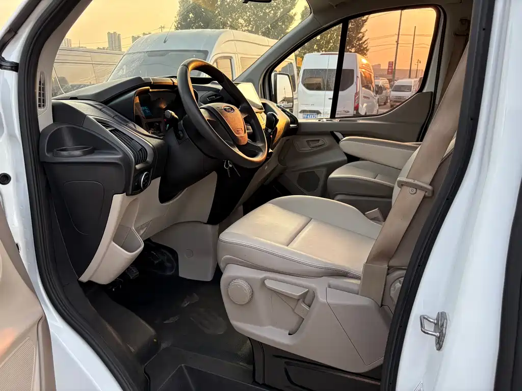Quanshun 2019 2.0T diesel business travel short-axle low-top 7-seater country VI