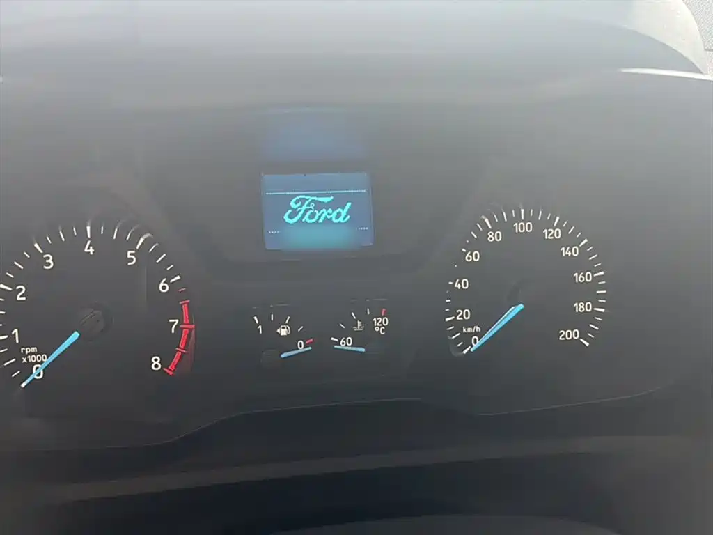 Quanshun 2019 2.0T gasoline automatic multi-function commercial vehicle short-axle low-top 6-seater national VI