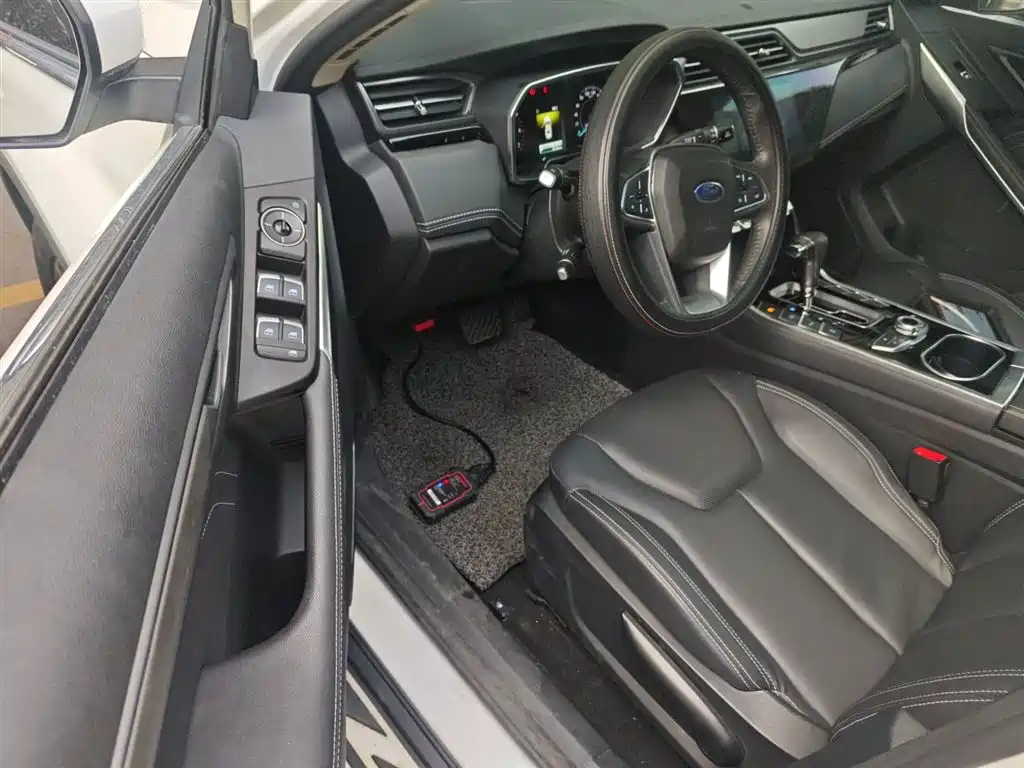 Collar 2019 EcoBoost 145 CVT Platinum Collar type Country VI