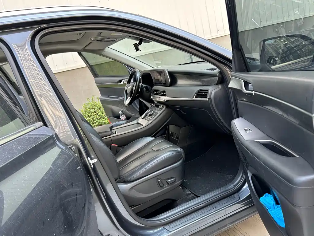 Paristi 2021 3.5L automatic four-wheel drive GLS