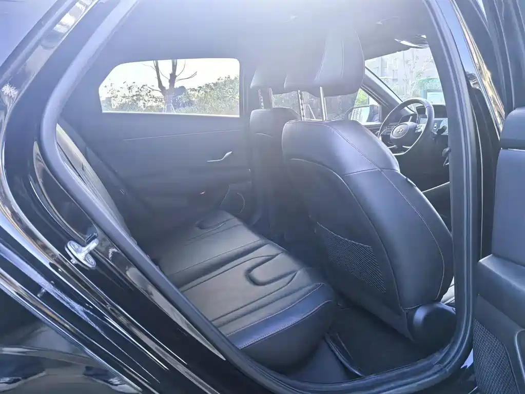 Elantra 2022 1.5L CVT GLS Leading Edition