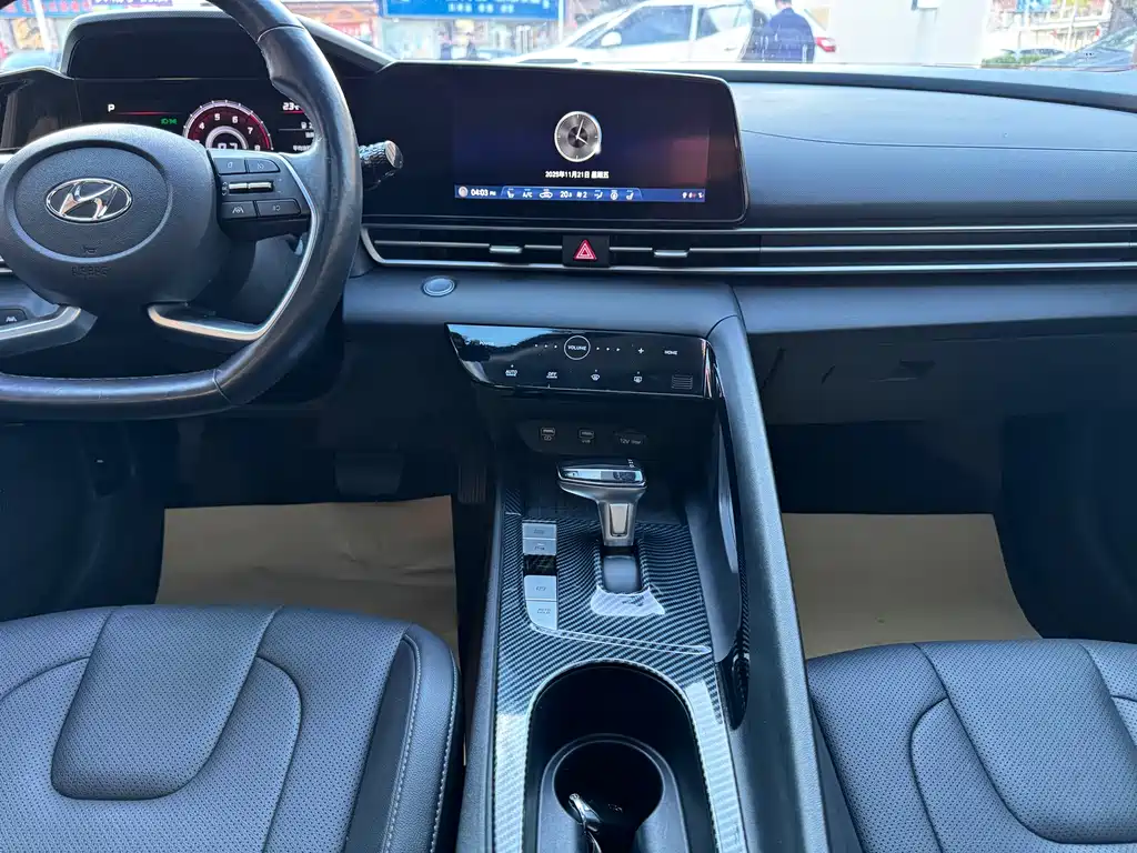 Elantra 2021 1.5L CVT LUX Premium Edition