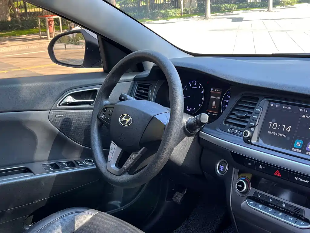 Famous picture 2019 model 1.8L automatic intelligent GLS commemorative model country VI