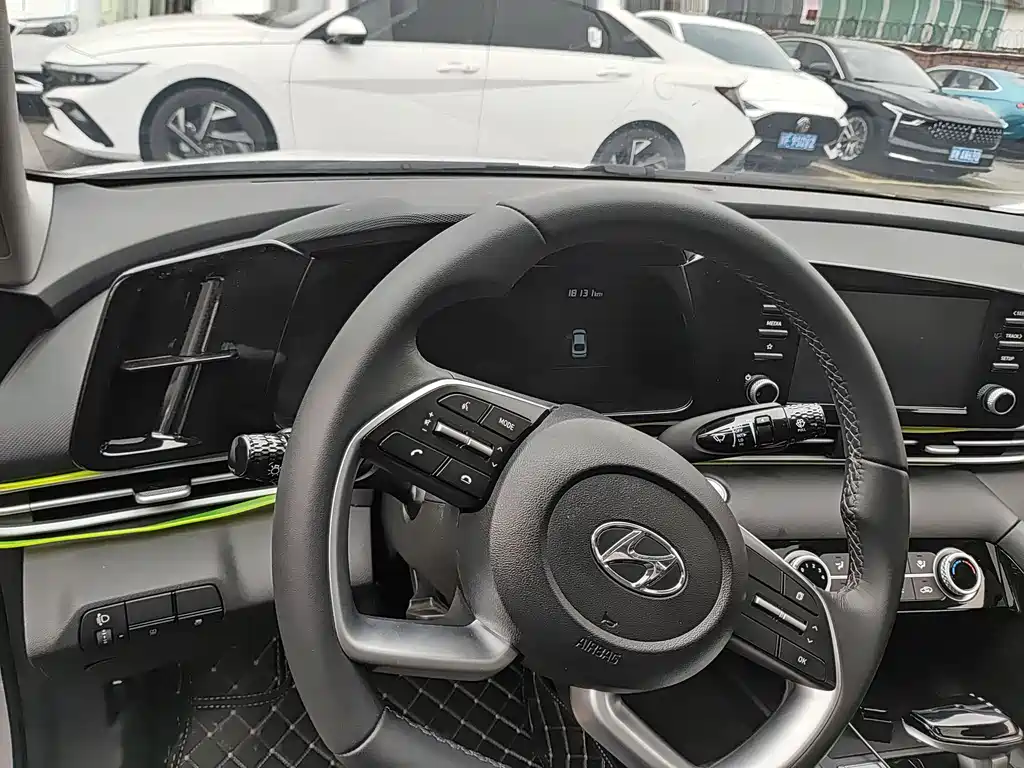 Elantra 2023 1.5L CVT GLS Leading Edition