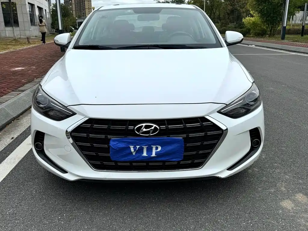 Leading the 2019 1.5L CVT Smart Hyun*Elite type