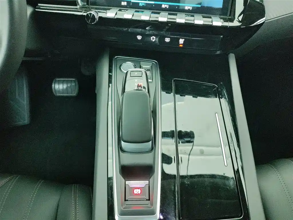 Peugeot 508L New Energy 2021 1.6T plug-in hybrid technology version