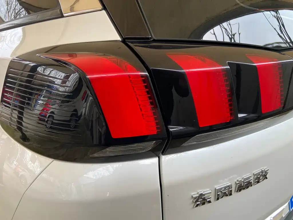 Peugeot 5008 2019 facelift 360THP 5-seater leading version