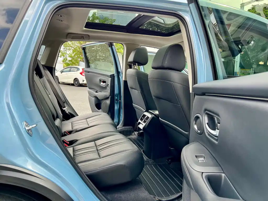 ZR-V to the 2023 model 2.0L e: HEV Rui*Exclusive edition