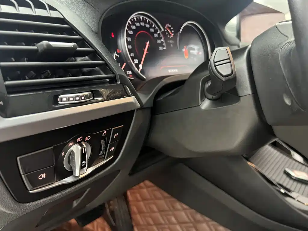 Фото машины 30