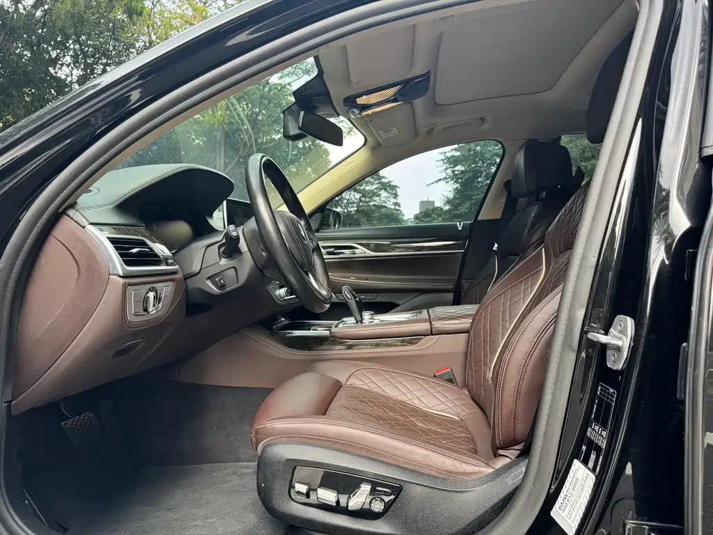 Фото машины 30