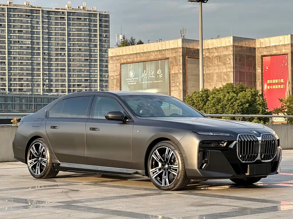 BMW i7 2023 eDrive50L Exclusive M Sports Suit