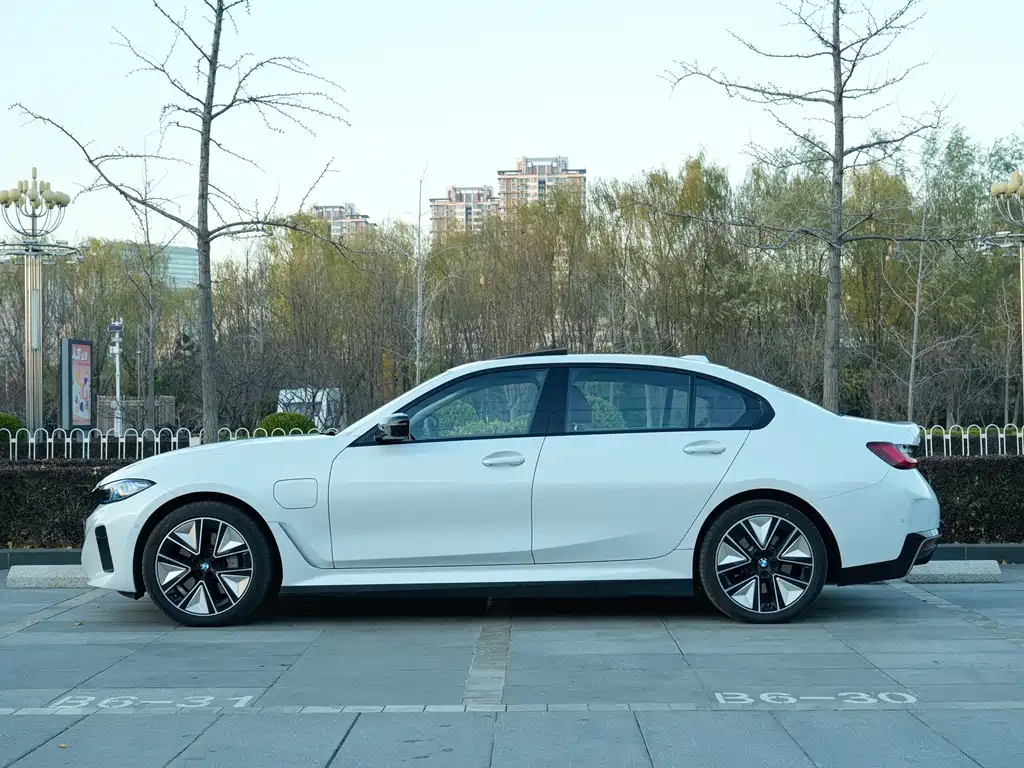 BMW i3 2025 eDrive 40 L Yao Ye Sports Suit