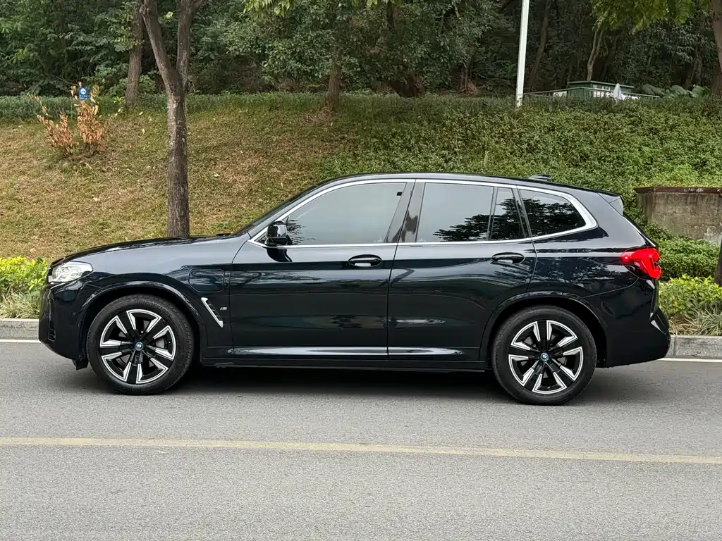 BMW iX3 2023 leading model